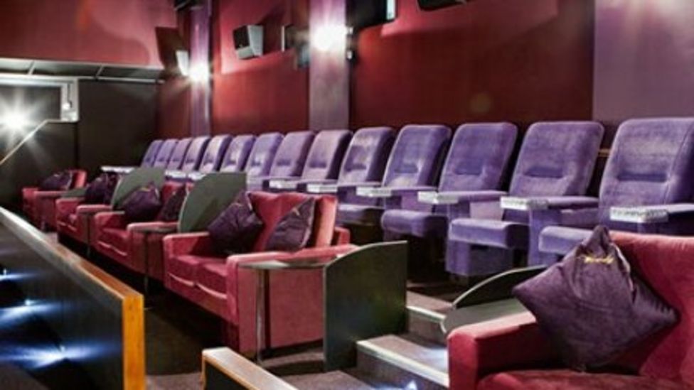 Regal Cinema in Melton Mowbray reopens following closure - BBC News