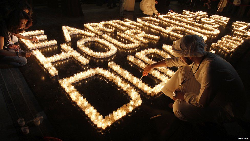 Emiratis light candles for Earth Hour in Dubai