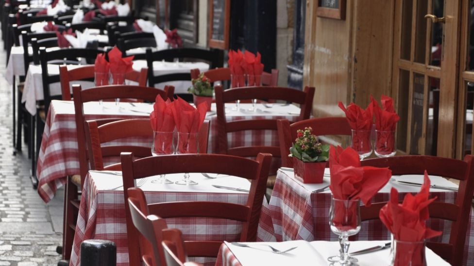 Teenage binge drinkers targeted under draft French law BBC News