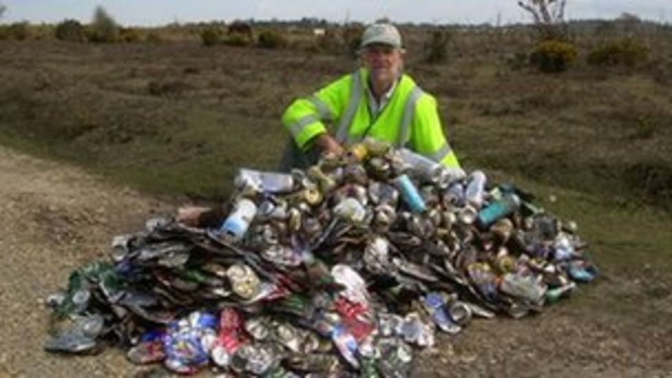 Dorset litter picker plan 'highly dangerous' - BBC News