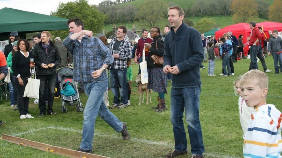 Dorset knob throwing contest attracts thousands BBC News