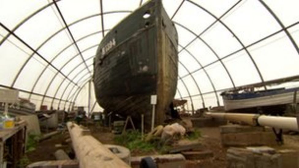 Restoration plan for historic Hull sailing trawler - BBC News