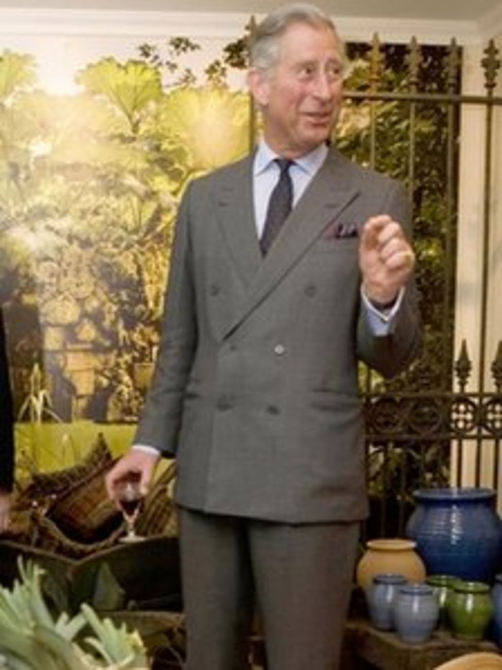 Prince Charles closes organic Veg Shed shop in Tetbury - BBC News