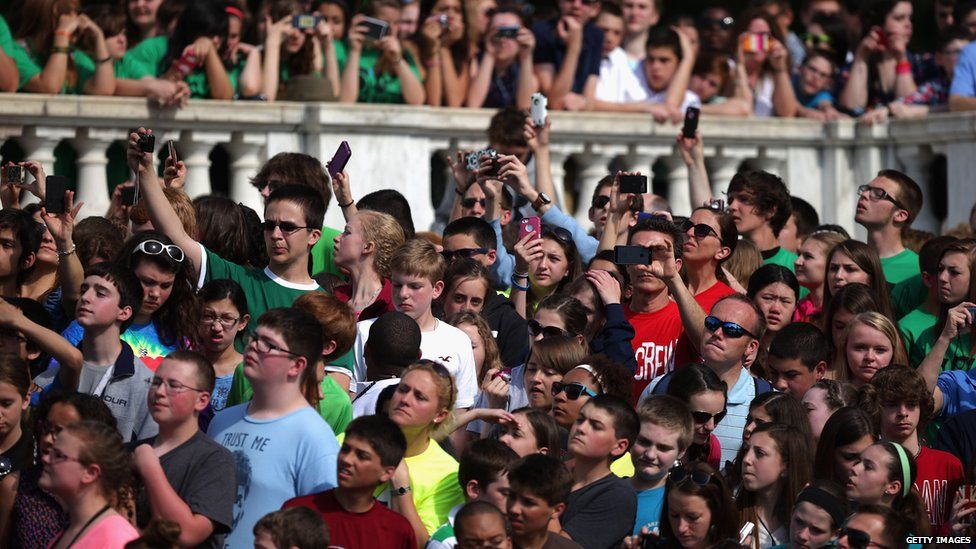 Crowd at Arlington cemetery trying to get a picture