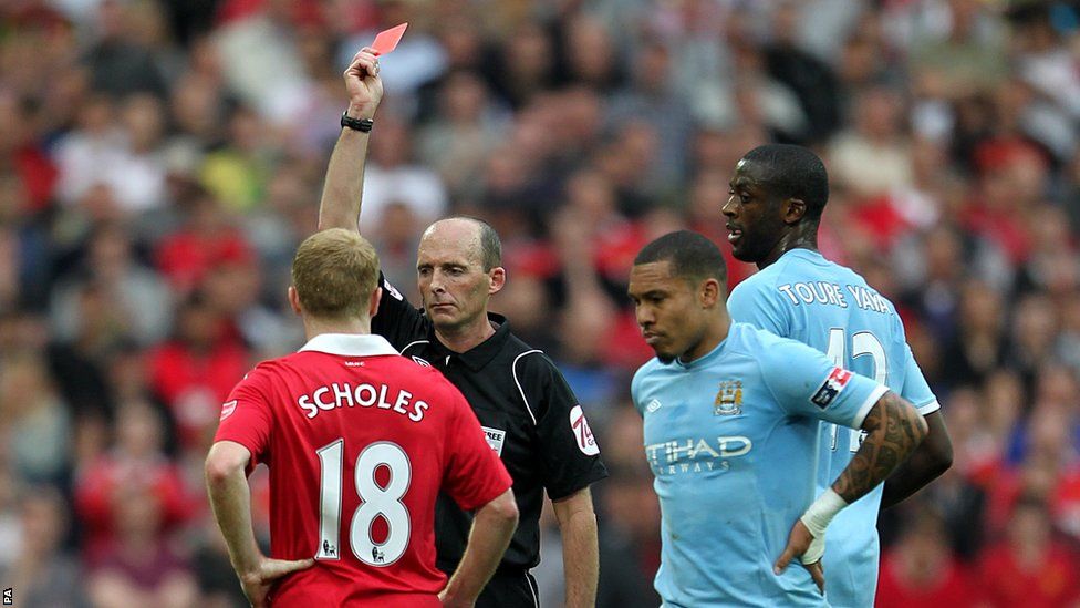 Manchester United's Paul Scholes (left) is shown a red card by referee Mike Dean after a challenge on Manchester City's Pablo Zabaleta