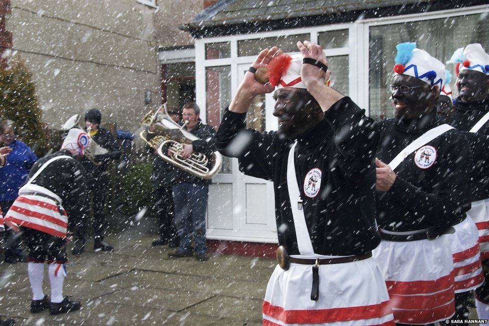 In pictures: A journey through the English ritual year - BBC News