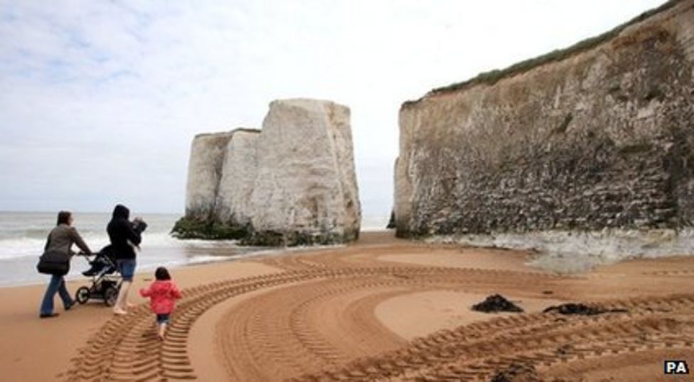 Blue Flag award for England's cleanest beaches BBC Newsround