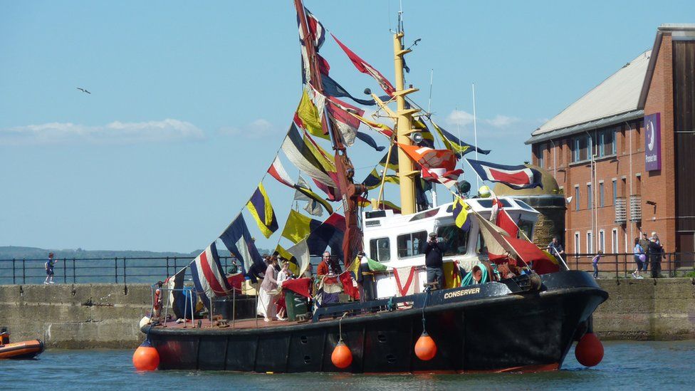 Boat decorated for Newhaven gala