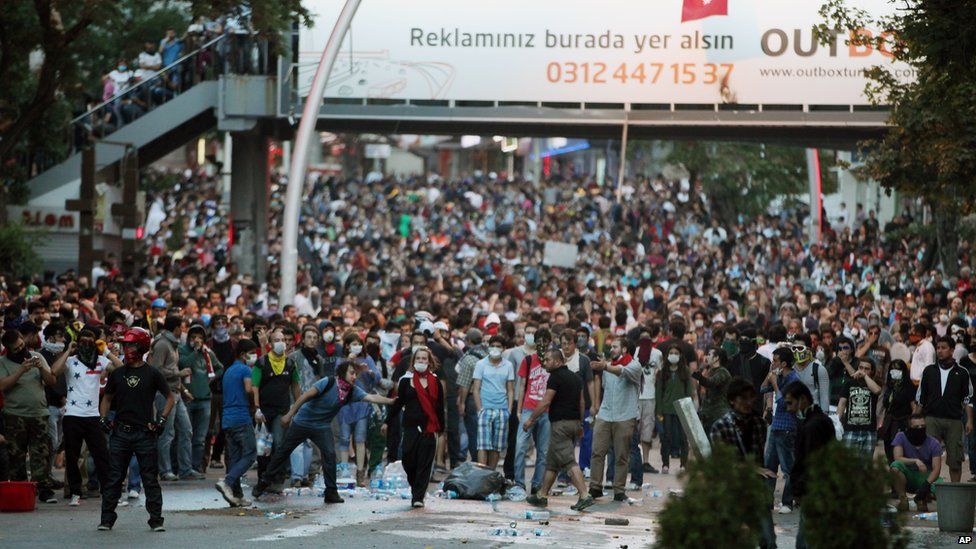 In pictures: Turkey protests - BBC News