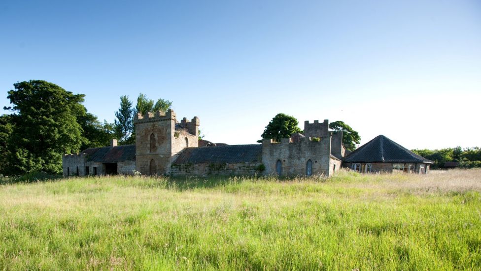 Copper stills arrive at new Fife whisky distillery BBC News