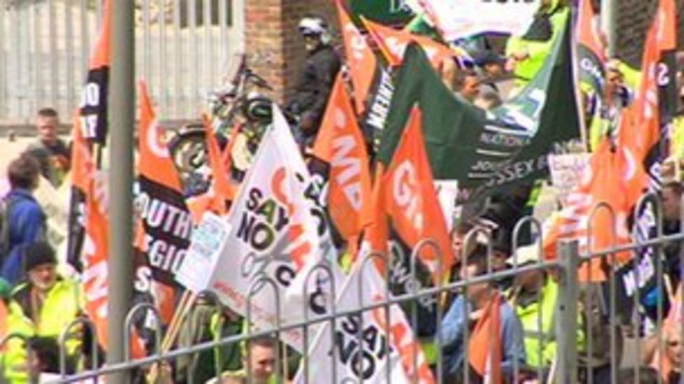 Striking Brighton and Hove refuse workers stage march and rally BBC News
