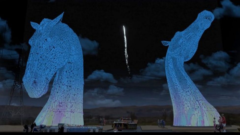 Kelpies sculpture assembled between Falkirk and Grangemouth - BBC News