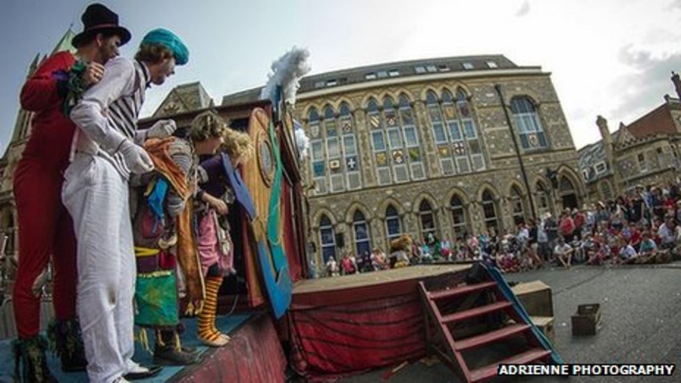 Winchester Hat Fair attracts thousands to 39th event BBC News