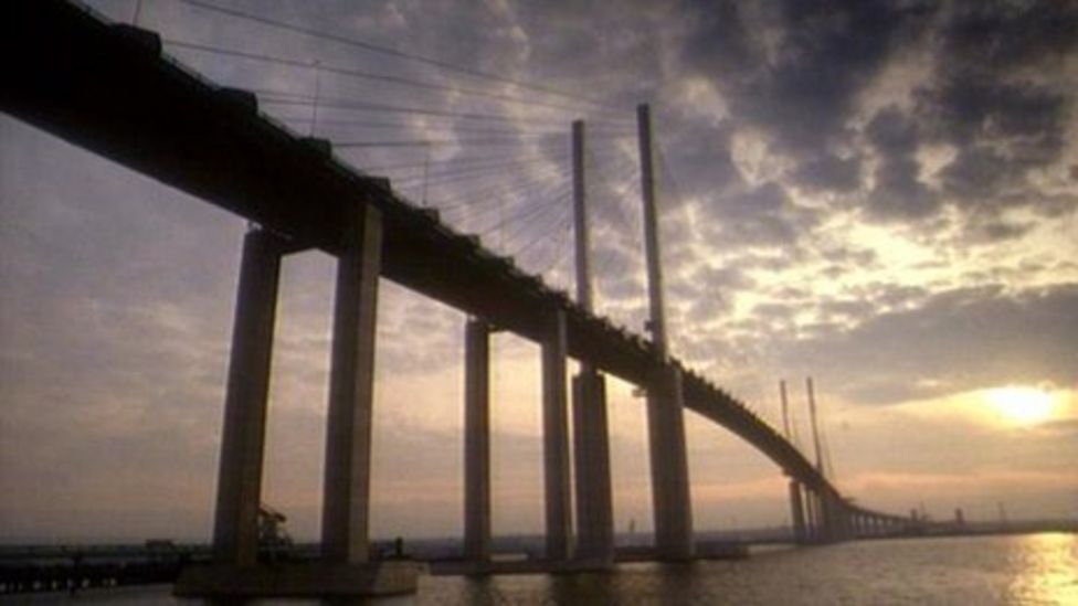 Tunnel for new Thames crossing BBC News