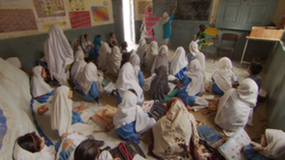 Malala Yousafzai: Battling for an education in Pakistan - BBC News