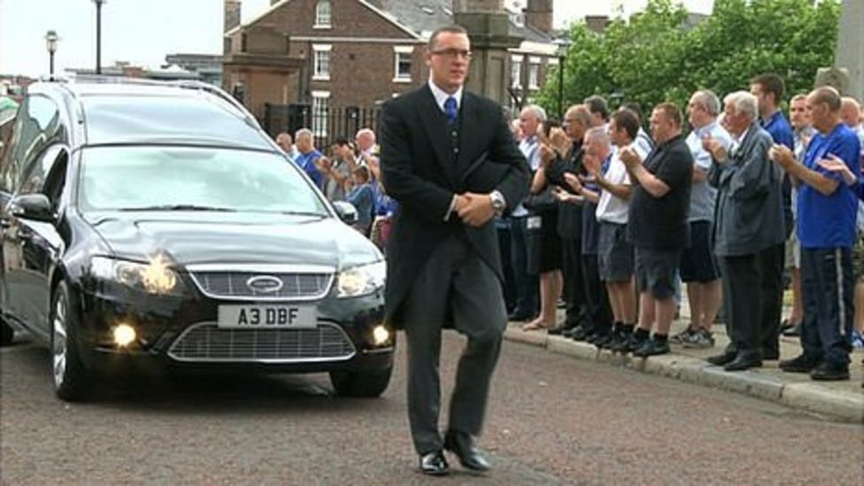 Cathedral funeral for Everton FC legend Dave Hickson - BBC News