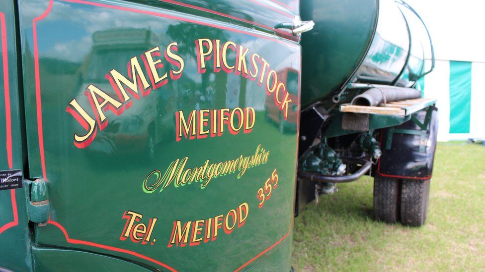 Hen lori betrol James Pickstock, Meifod.