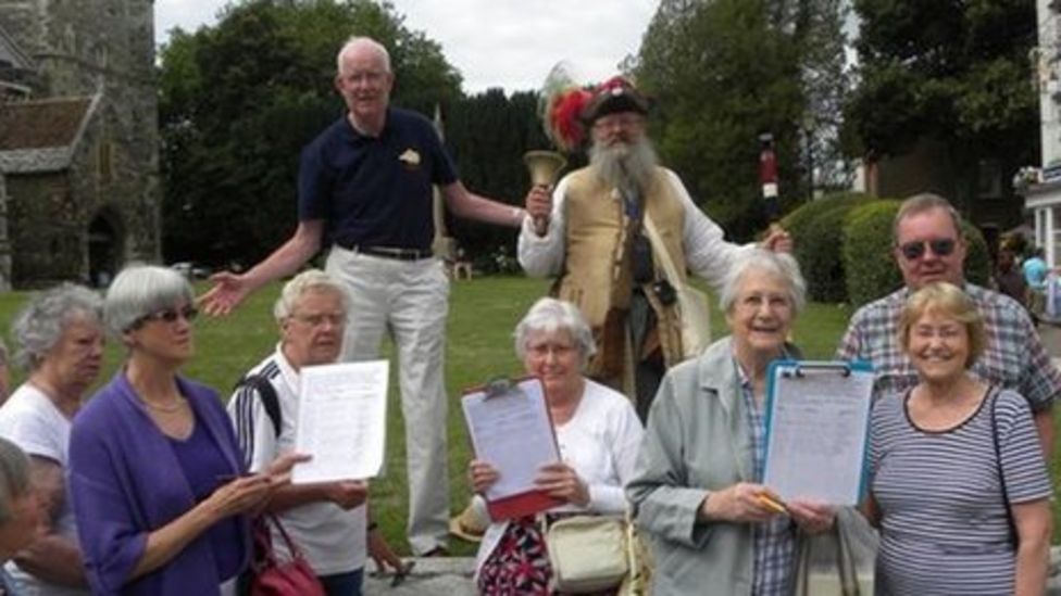 Wimborne Minster town crier fights for tourist centre BBC News