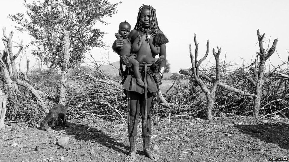 Kamaa Tjiuju (21) and her son Pazeuamundu (1)