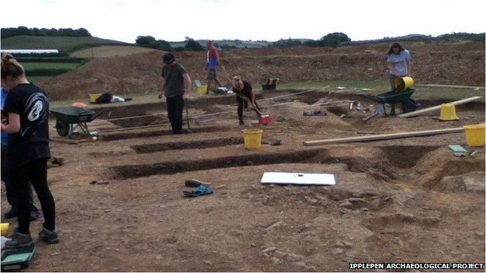 Ipplepen Iron Age settlement 'one of most significant' finds - BBC News
