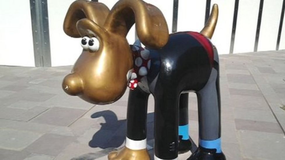 Third damaged giant Gromit sculpture in Bristol damaged BBC News