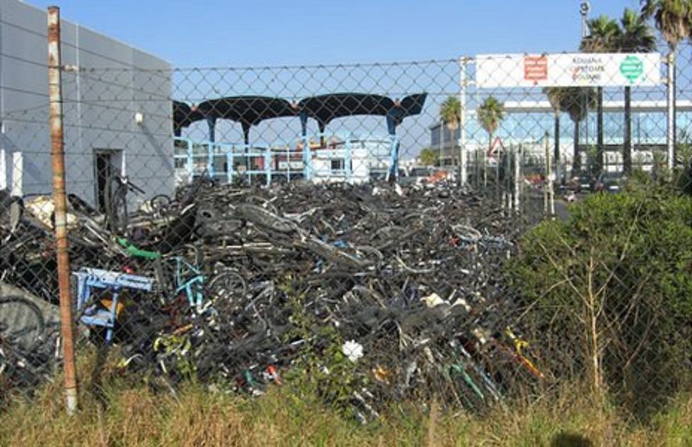 Smuggling cheap tobacco from Gibraltar BBC News