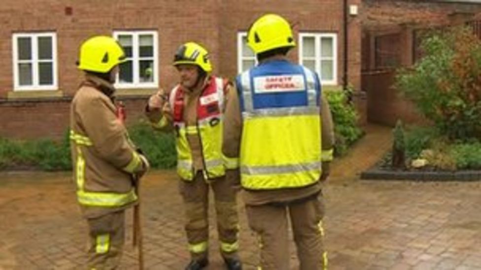 Essex flood water causes Billericay flats evacuation BBC News