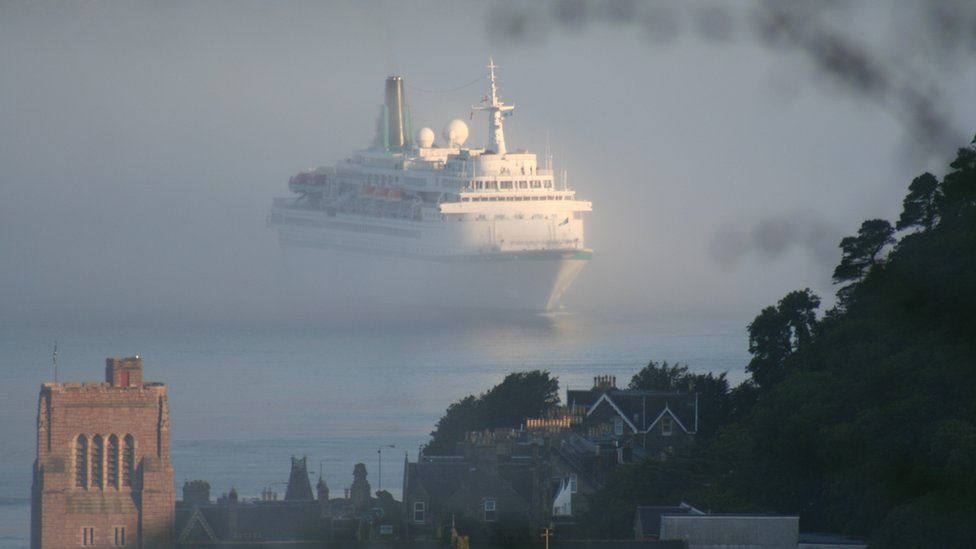 Liner approaching Oban