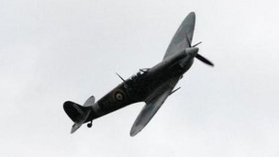 Crashed WWII Spitfire being dug up on Salisbury Plain BBC News