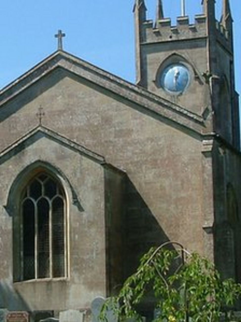 'Erratic' chiming clock appeal at Holy Trinity Church in Coleford BBC