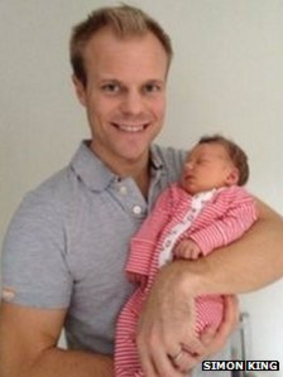 BBC weatherman Simon King delivers own baby daughter - BBC News