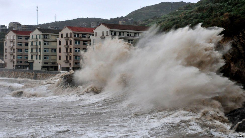 In pictures: Typhoon Fitow hits China - BBC News