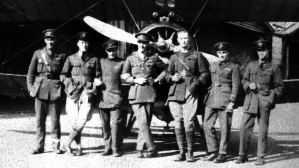Pilots Cooke, Hollington, Murray, Coote, Godfrey, Stokes, Shephard at Stowe Maries in 1917