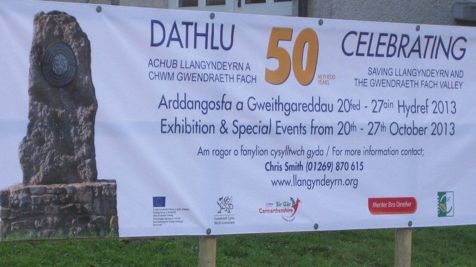 Baner y tu allan i'r eglwys leol yn rhestru digwyddiadau