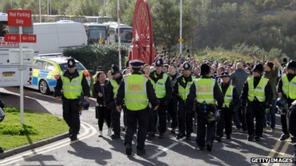 Wear-Tyne derby: Officers make 20 arrests - BBC News