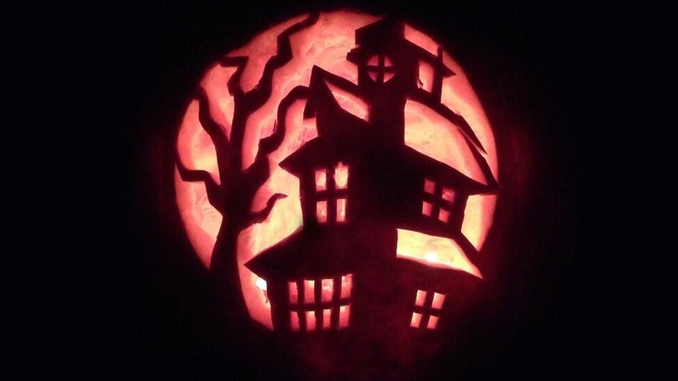 Halloween pumpkin carvings: In pictures - BBC News
