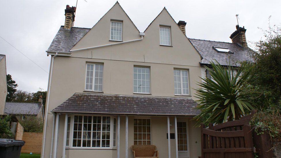 Llanfairfechan tour showcases Herbert Luck North's Arts and Crafts