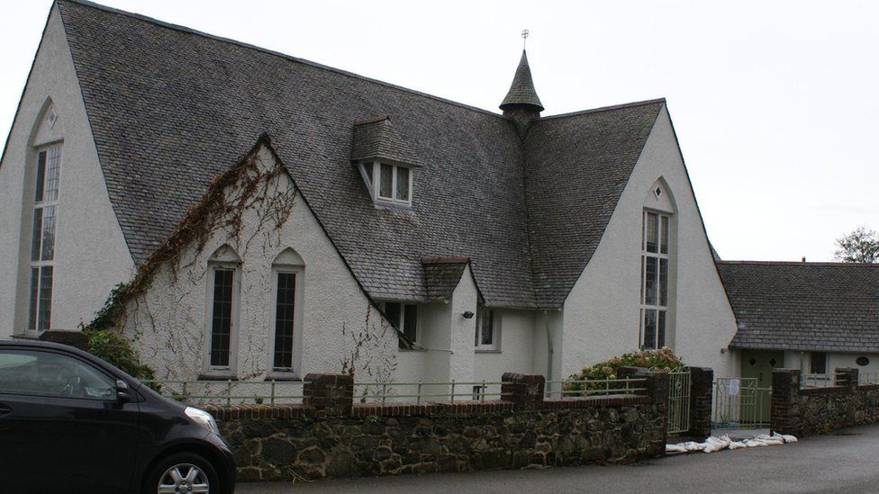 Llanfairfechan tour showcases Herbert Luck North's Arts and Crafts