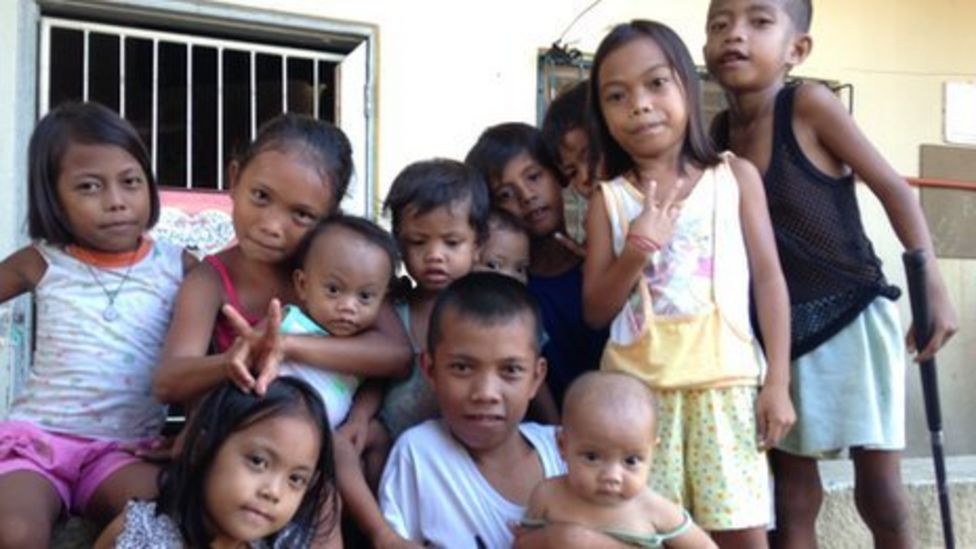 Mass immunisation programme begins in the Philippines - BBC News