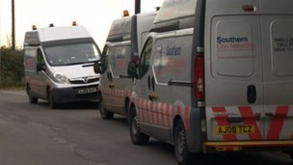 Lytchett Matravers homes have gas restored after two nights BBC News