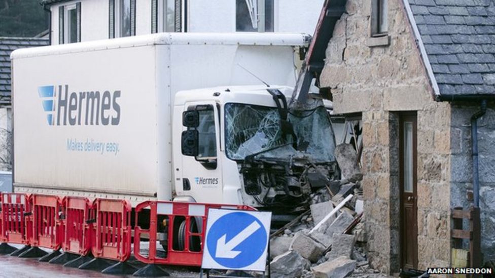 Lorry crashes into house in Carrbridge in the Highlands BBC News