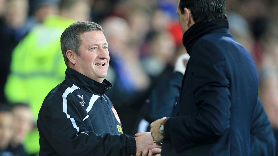Cardiff caretaker boss David Kerslake greets Sunderland manager Gus Poyet