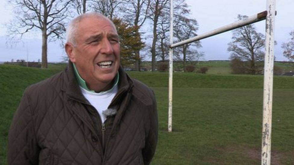 Mick Hunt, top cricket groundsman, advises Northern Ireland school BBC News