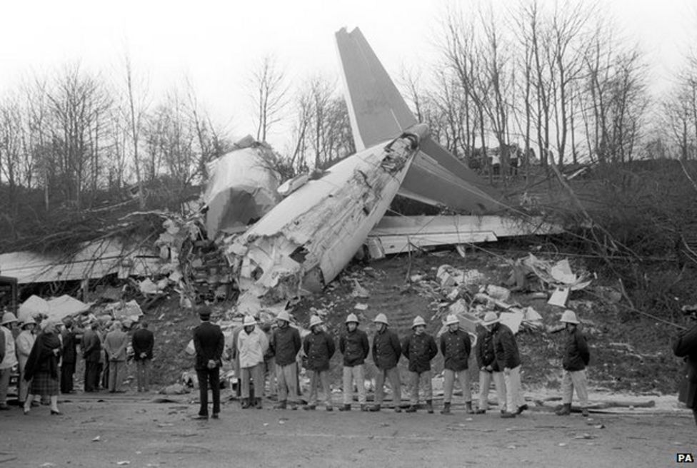 Kegworth air disaster: Plane crash survivors' stories - BBC News