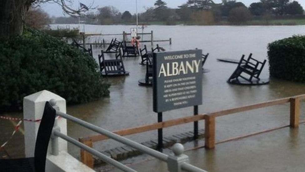 Flood warnings as River Thames and Wey rise in Surrey BBC News