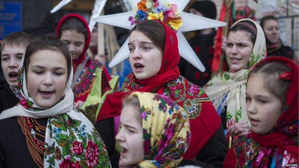 Children dressed in traditional costume sing carols in central Kiev January 7, 2014
