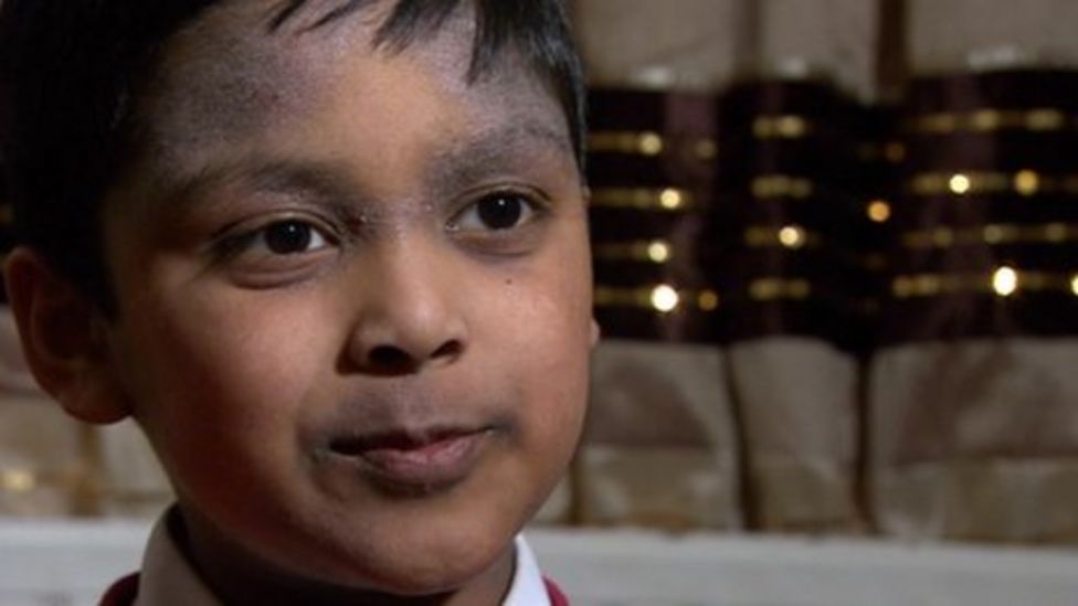 'Bathe daily' advice for eczema children BBC News