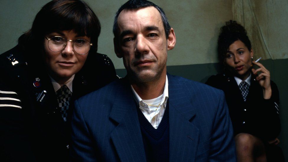 Dawn French as Wendy Hodge and Roger Lloyd Pack as Frank Foster in Murder Most Horrid