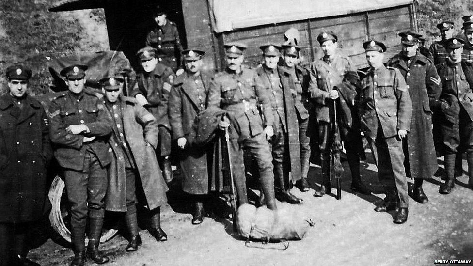 Sapper's photographs of Flanders are found by grandson - BBC News