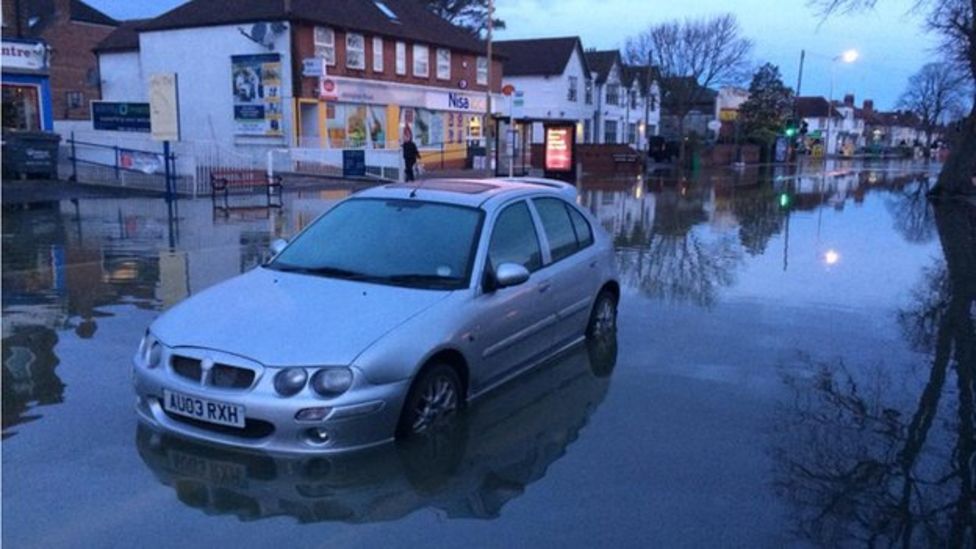 UK floods Major Oxford route shut for second time BBC News